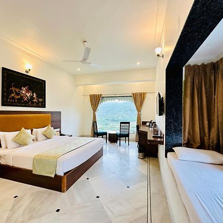Mewar Palace Resort And Spa ウダイプル エクステリア 写真