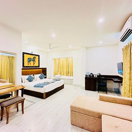 Mewar Palace Resort And Spa ウダイプル エクステリア 写真