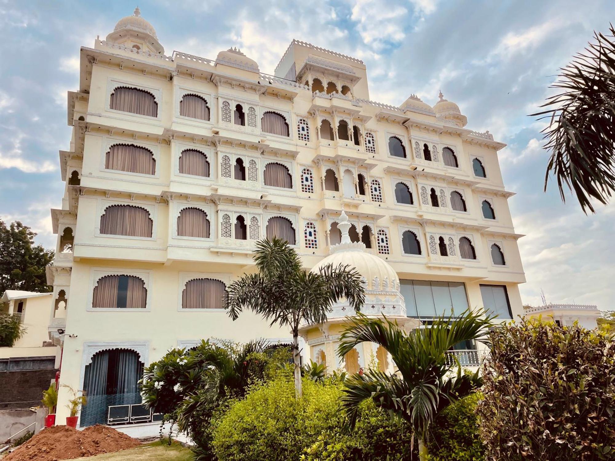 Mewar Palace Resort And Spa ウダイプル エクステリア 写真