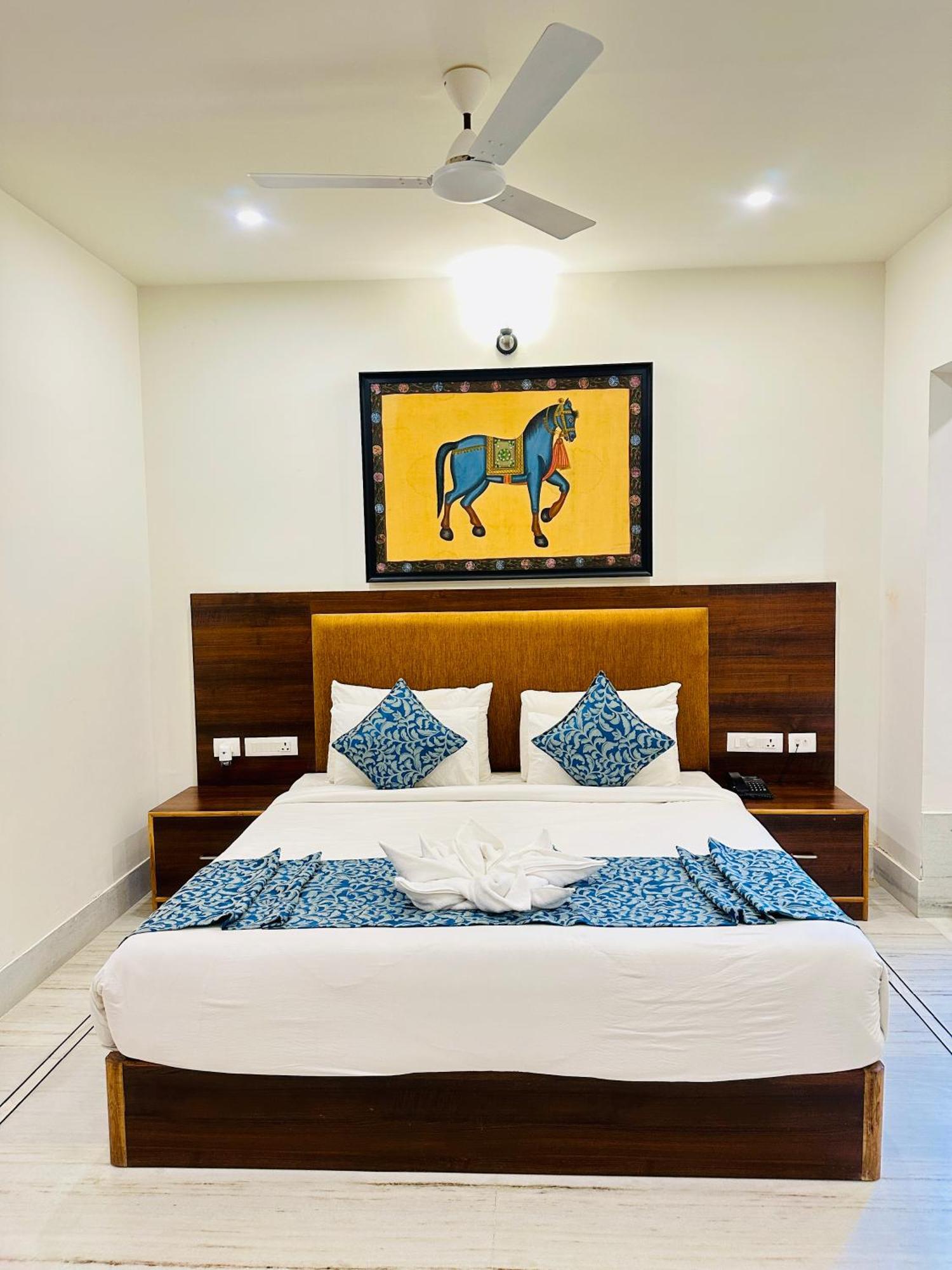Mewar Palace Resort And Spa ウダイプル エクステリア 写真