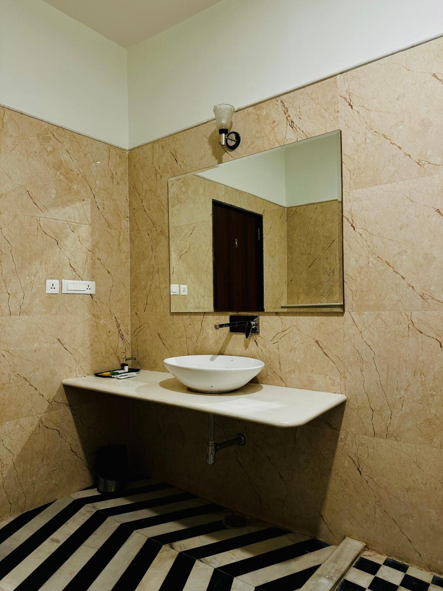 Mewar Palace Resort And Spa ウダイプル エクステリア 写真