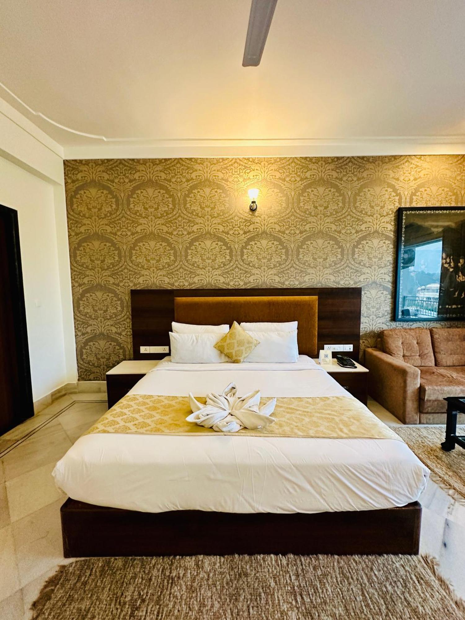Mewar Palace Resort And Spa ウダイプル エクステリア 写真