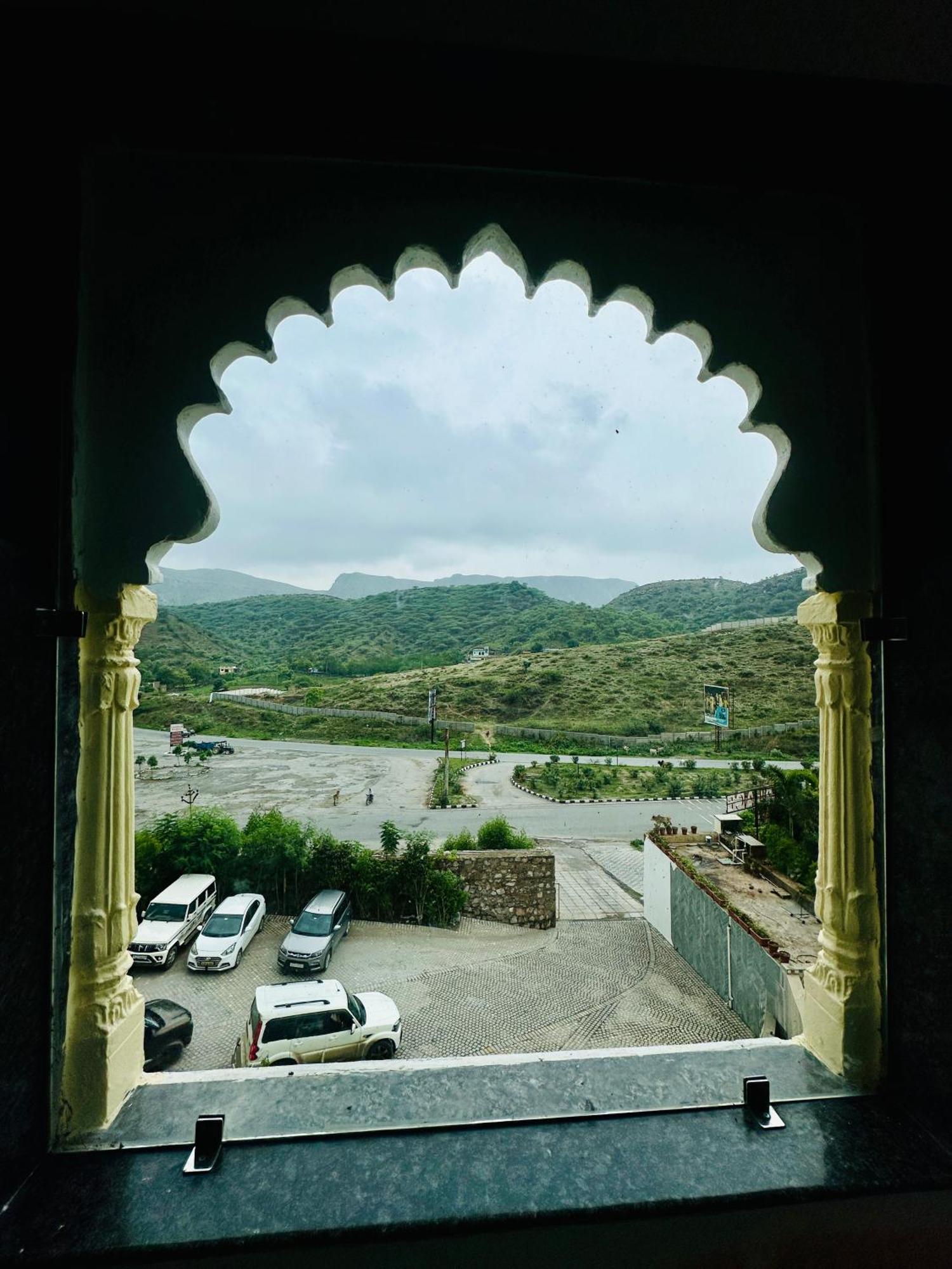 Mewar Palace Resort And Spa ウダイプル エクステリア 写真