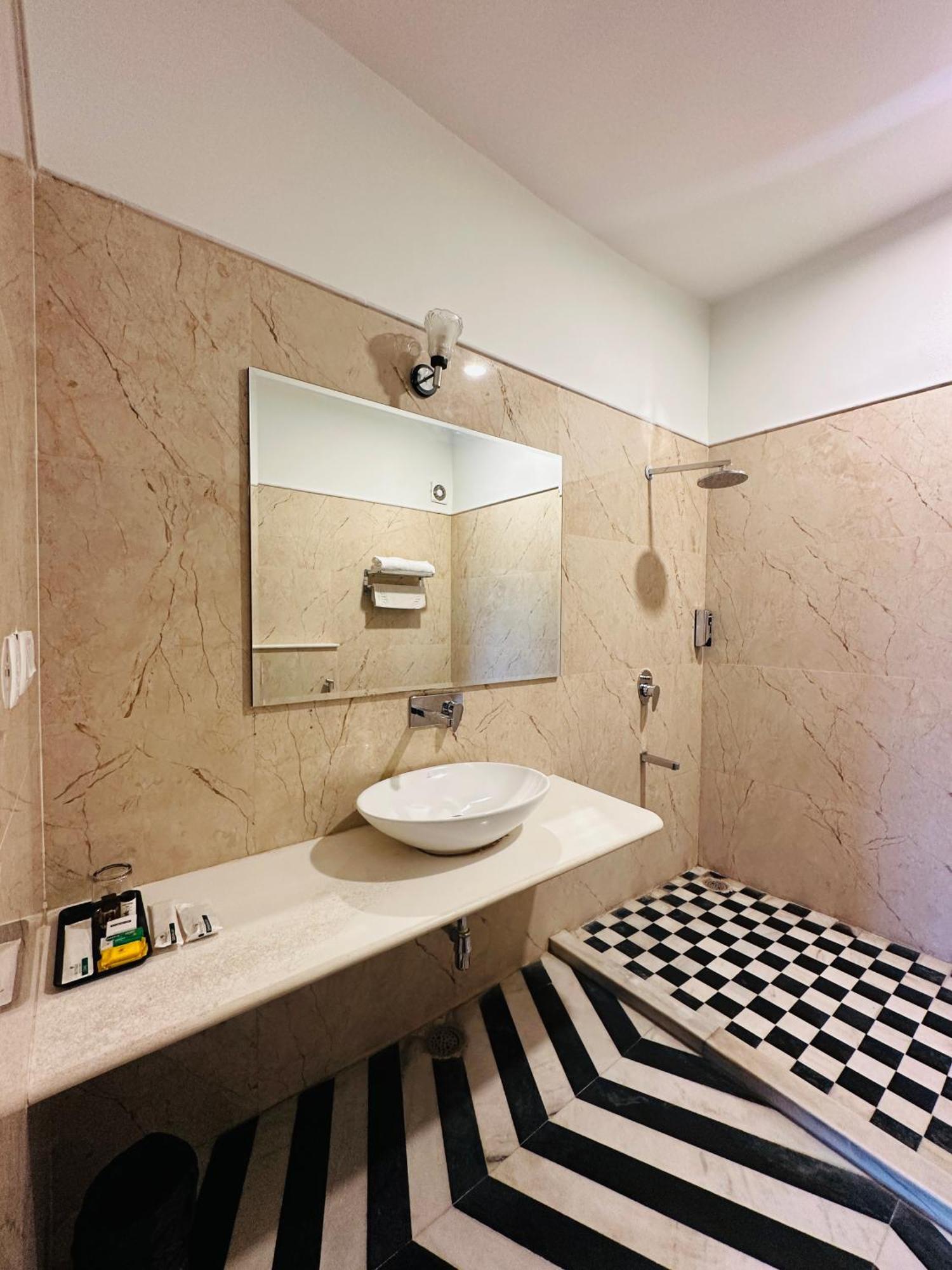 Mewar Palace Resort And Spa ウダイプル エクステリア 写真
