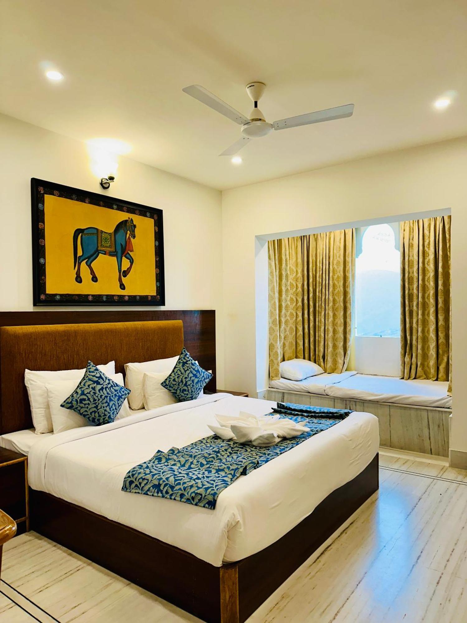 Mewar Palace Resort And Spa ウダイプル エクステリア 写真