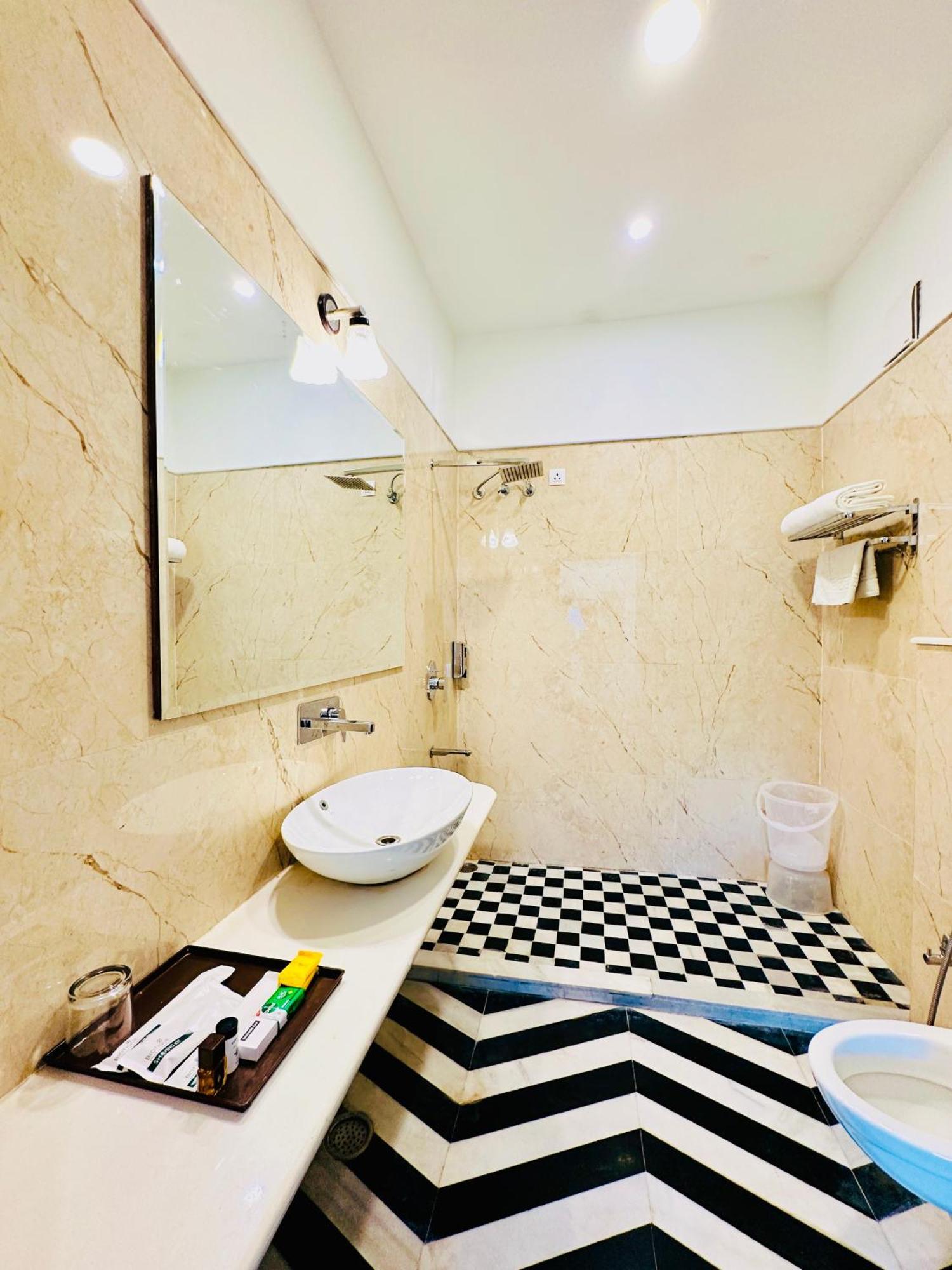Mewar Palace Resort And Spa ウダイプル エクステリア 写真