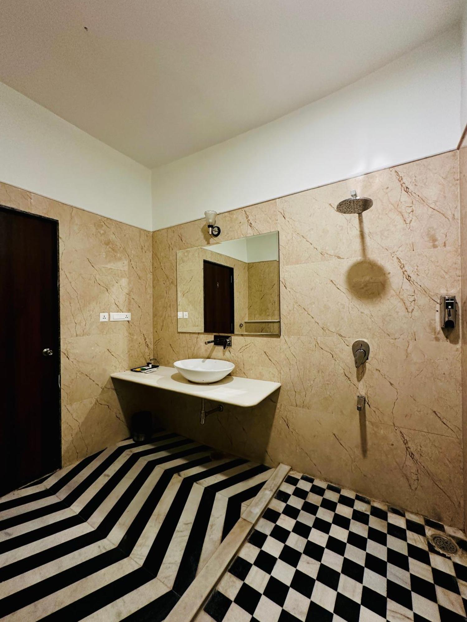 Mewar Palace Resort And Spa ウダイプル エクステリア 写真