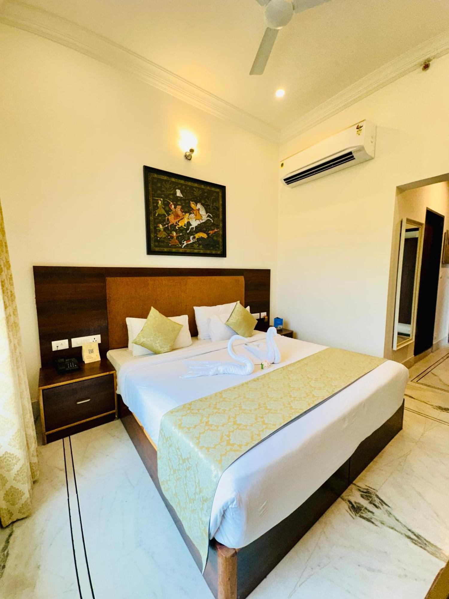 Mewar Palace Resort And Spa ウダイプル エクステリア 写真